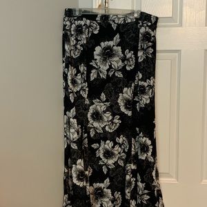 38inch long Black and white floral skirt
